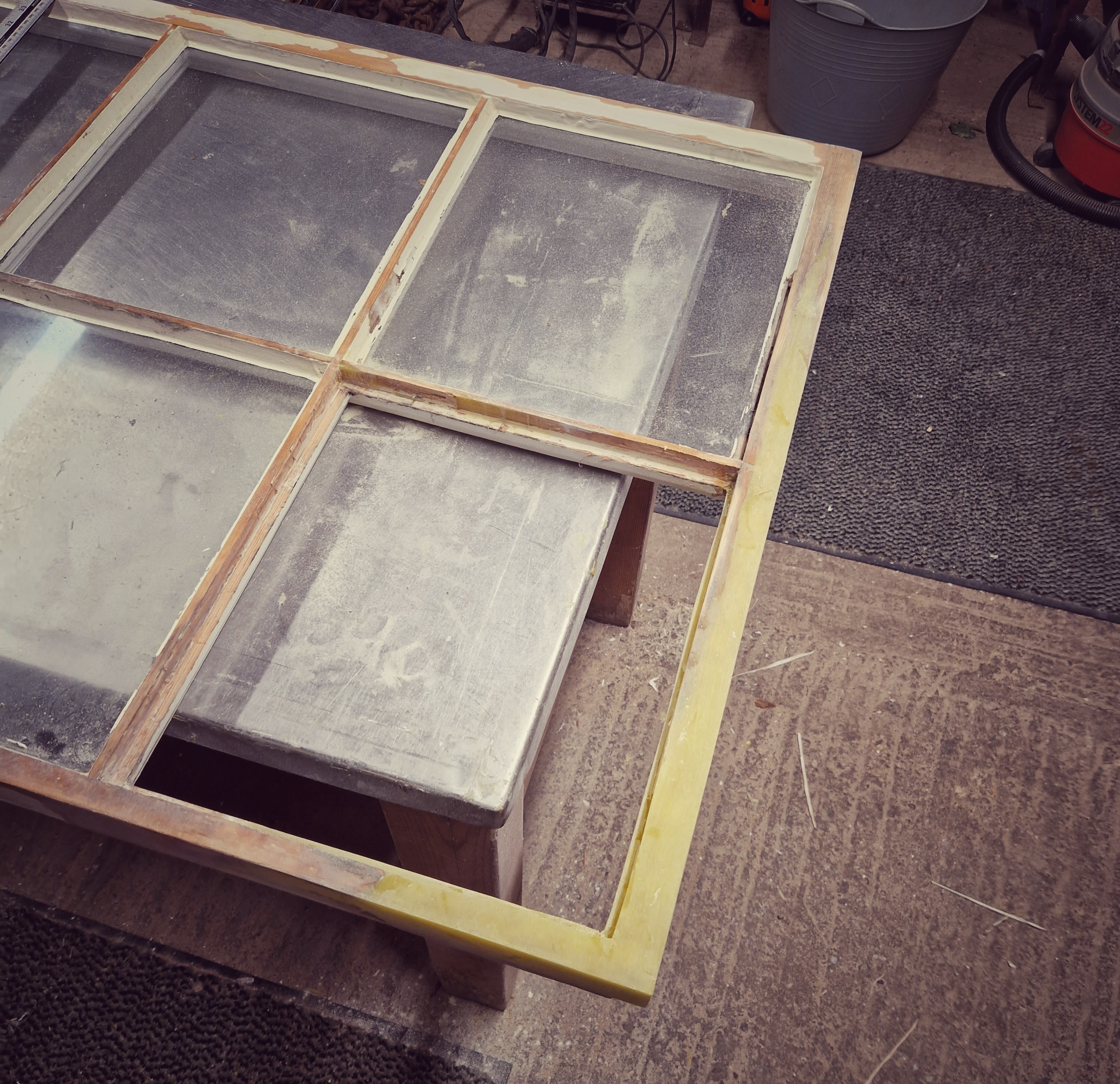 Bathroom window with extensive rot and decay. – Sash Man